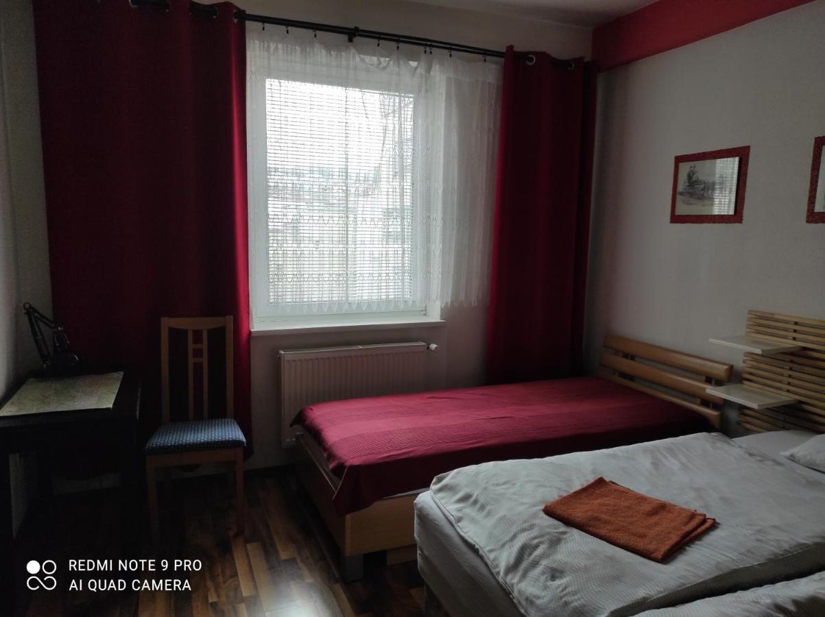 Red Apartment Bratislava Eksteriør billede