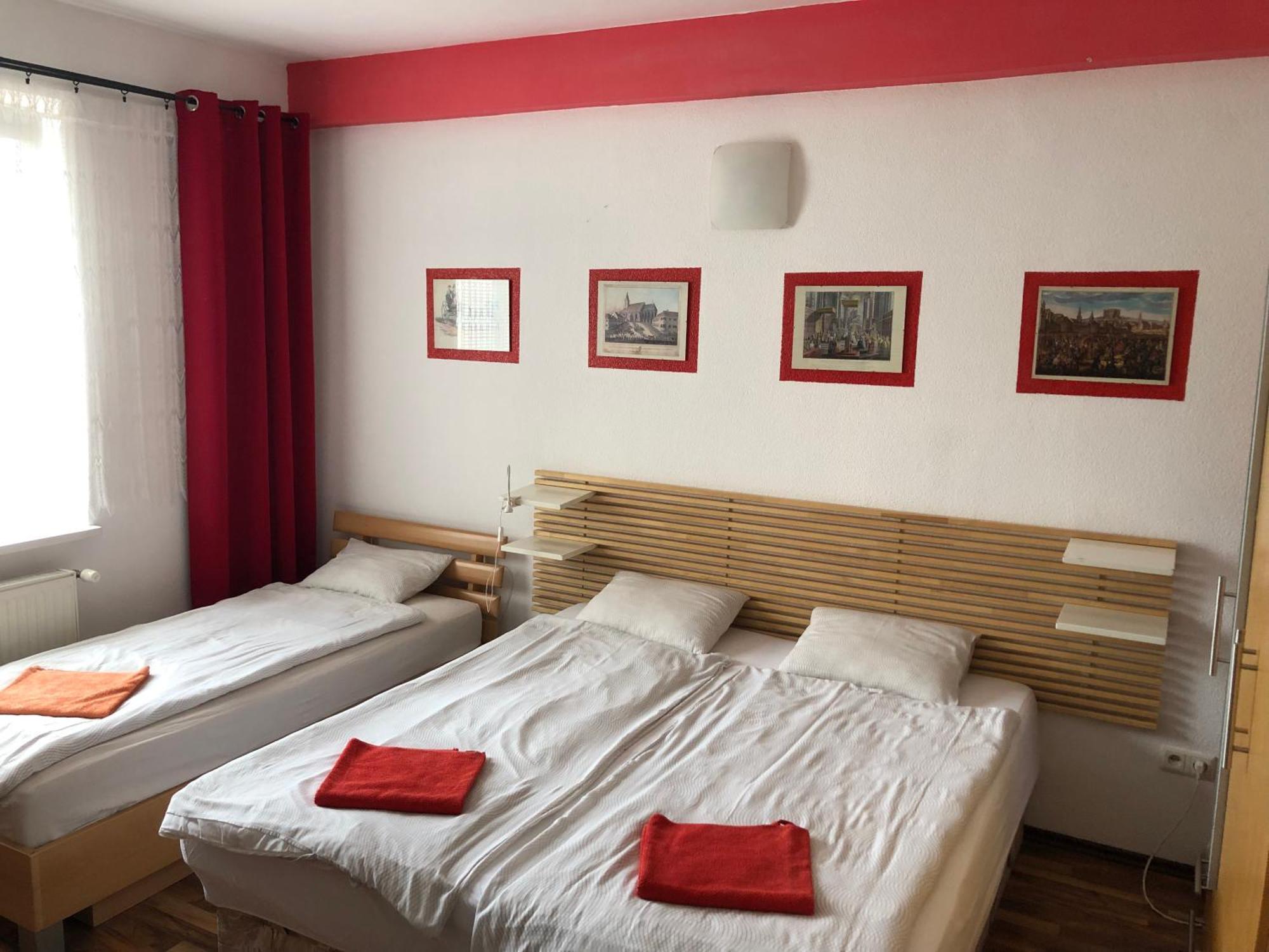 Red Apartment Bratislava Eksteriør billede