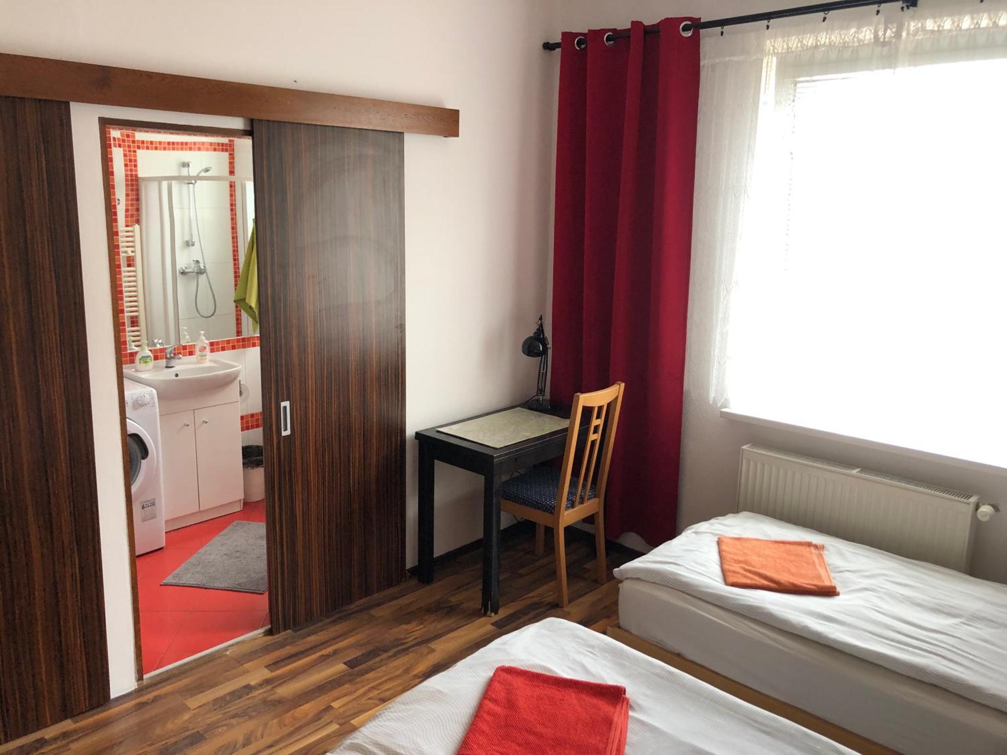 Red Apartment Bratislava Eksteriør billede