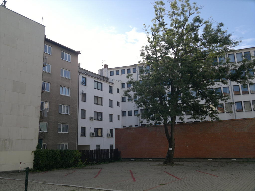 Red Apartment Bratislava Eksteriør billede